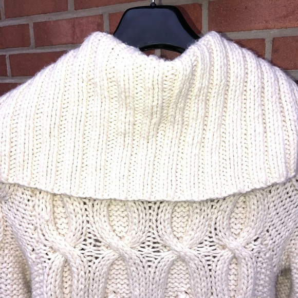 One Girl Who Sweater - Picture 3 of 7